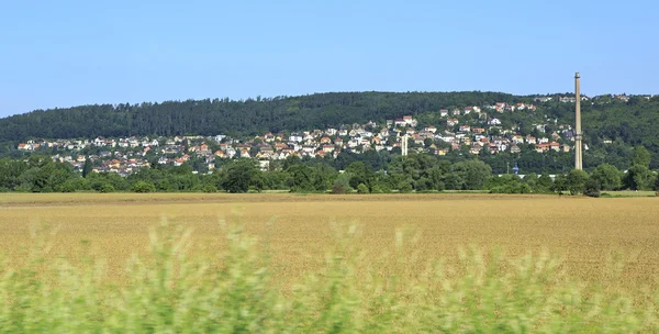 Hermoso paisaje de verano de las afueras de Praga . Imagen de archivo
