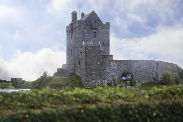 Dunguire slott under sommarsäsongen i county Galway — Stockfoto