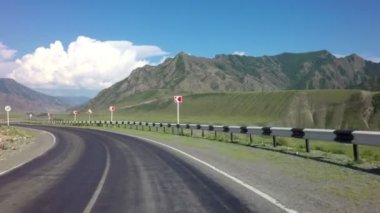 Güzel dağ serpantin Chuysky Trakt