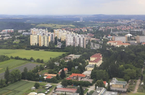 Uitzicht vanaf vliegtuigen naar het gebied van Praag. — Stockfoto