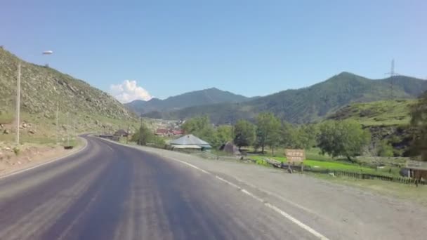 Чуйский тракт возле села Купчеген . — стоковое видео