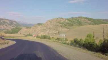 Kuzey Chuya sırtın Chuysky Trakt ve kar kapaklar.