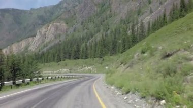Güzel dağ serpantin Chuysky Trakt
