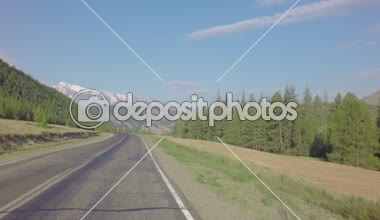 Kuzey Chuya sırtın Chuysky Trakt ve kar kapaklar.