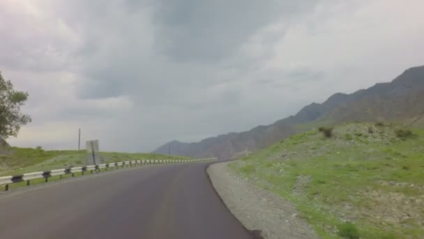 Nubes de tormenta sobre el Chuysky Trakt — Vídeo de stock