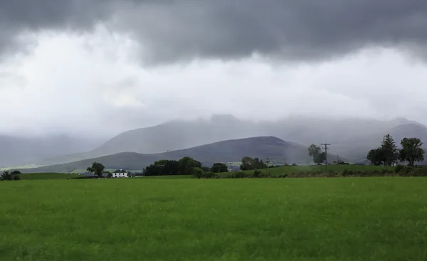 Piękny widok na góry Kerry w burzowe — Zdjęcie stockowe