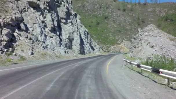 Fahrt auf dem Chuysky Trakt durch Pass chike taman. — Stockvideo