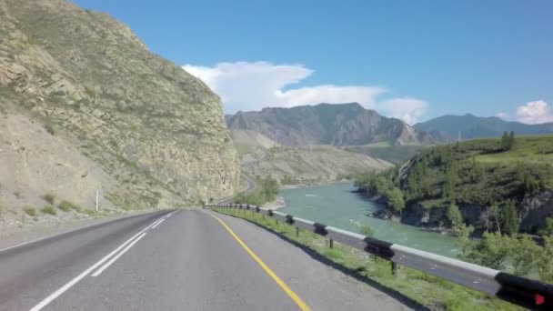 Rivière de montagne Katun le long de Chuysky Trakt — Video