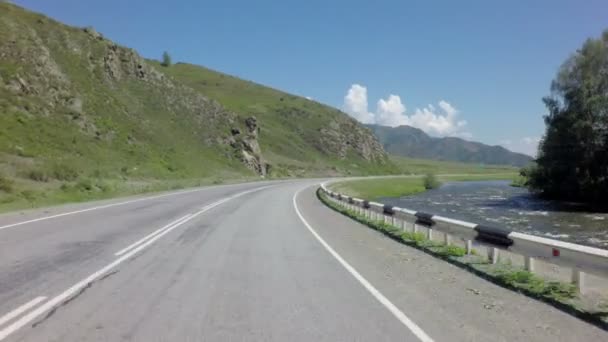 Río de montaña Chuya a lo largo de Chuysky Trakt — Vídeos de Stock