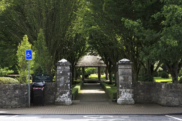 Architecture of ancient temples in the town Adare — Stock Photo, Image