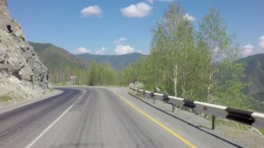 İle pass Chike Taman Chuysky Trakt üzerinde seyahat.