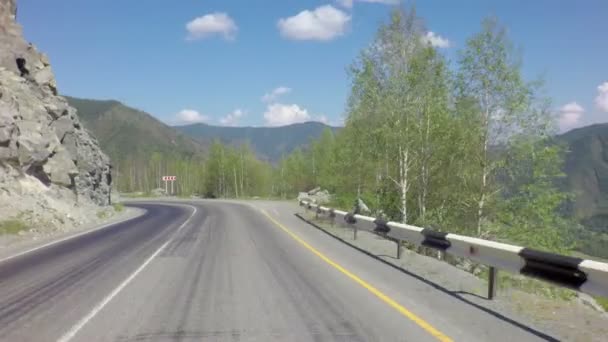 Fahrt auf dem Chuysky Trakt durch Pass chike taman. — Stockvideo