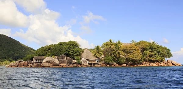 Isla y hotel Chauve Souris Club en el Océano Índico —  Fotos de Stock