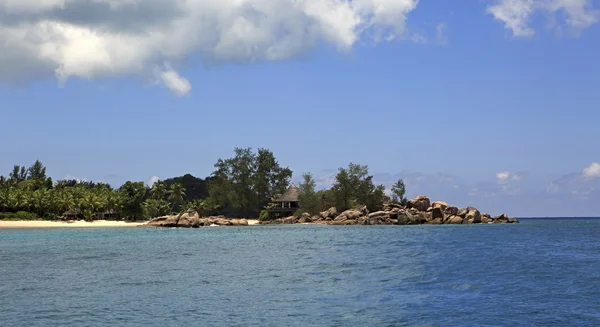 Strand van Constance Lemuria Resort. Praslin Island in Seychellen. — Stockfoto