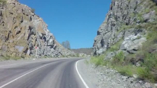 Fahrt auf dem Chuysky Trakt durch Pass chike taman. — Stockvideo