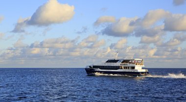 Deniz feribot Hint Okyanusu üzerinde.