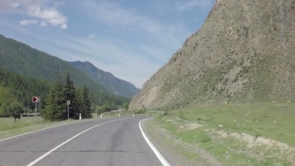 Belle serpentine de montagne de Chuysky Trakt — Video