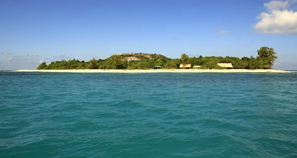 Schöne Cousine Insel im Indischen Ozean. Seychellen. — Stockfoto