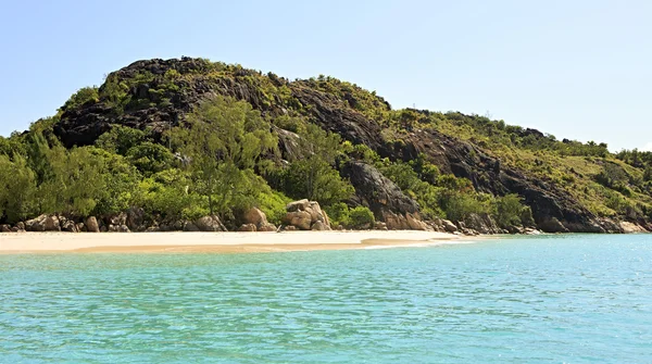 A Praslin-sziget az Indiai-óceán gyönyörű strand. — Stock Fotó