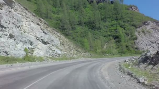 Viaggia su Chuysky Trakt attraverso il passo Chike Taman . — Video Stock