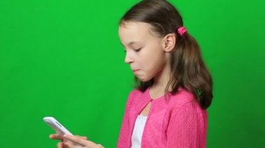 Skype telefon konuşuyor duygusal küçük kız.