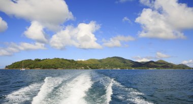 Hint Okyanusu'nda Praslin Adası.