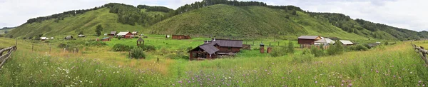 Complexe de santé Cheremshanka. Elevage de cerfs rouges. Adoption des bains de bois. — Photo