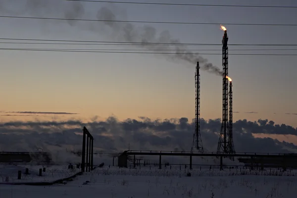 Refinery at sunset sky background. Frosty snowy winter evening. — Stock Photo, Image