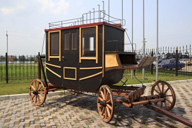 Vintage stagecoach turist karmaşık Sibirya Podvorye.