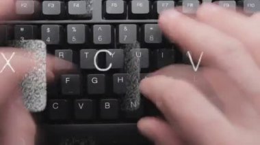 Bir klavyede yazılıyor