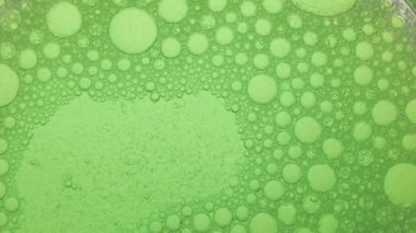 sıvı kabarcıkları ile