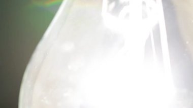 Gerçek ampul titreşen.