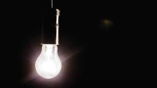 Real light bulb flickering. — Stock Video