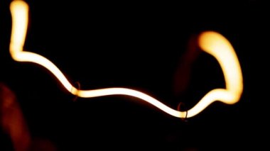 Titreşen ampul. Yakın çekim.