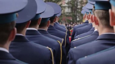 Askerlerin sütun. Askeri geçit töreni.