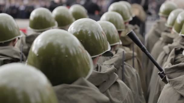 Columna de soldados. Desfile militar . — Vídeos de Stock