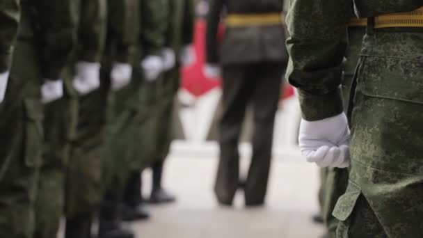 Columna de soldados. Desfile militar . — Vídeos de Stock