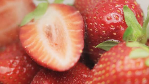 Wet Strawberries. Close up. — Stock Video