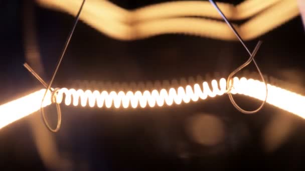 Light bulb flimmer. På nära håll. — Stockvideo