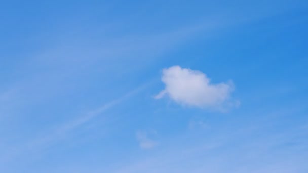 Blue sky with time lapse clouds. — Stock Video