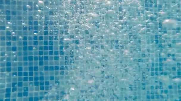 Bubbles under water — Stock Video