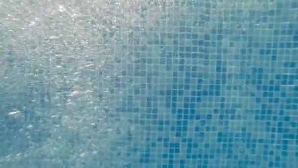 Buborékok víz alatt — Stock videók