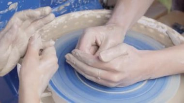 Potter mesleğini öğretir çocuklar için.