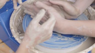 Potter mesleğini öğretir çocuklar için.