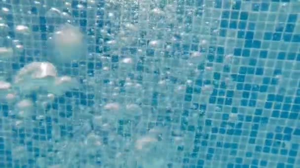 Bubbles under water — Stock Video