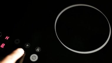 Yakın çekim yukarı ısıtmalı elektrikli soba