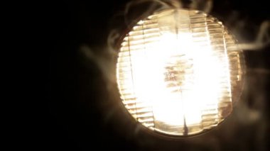 Titreşen Far yakın çekim.