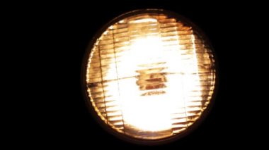 Titreşen Far yakın çekim.