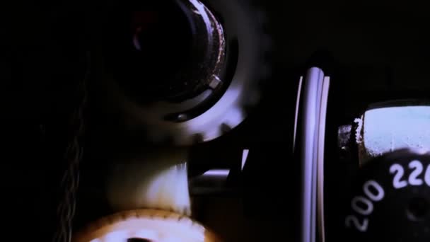 Film projector mechanisme. — Stockvideo