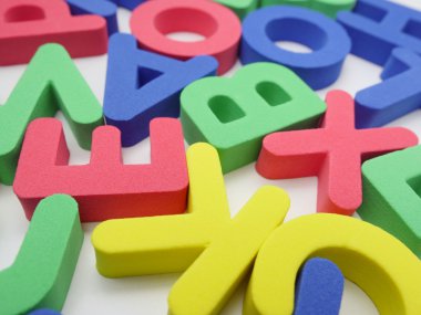 renkli harfler arka plan